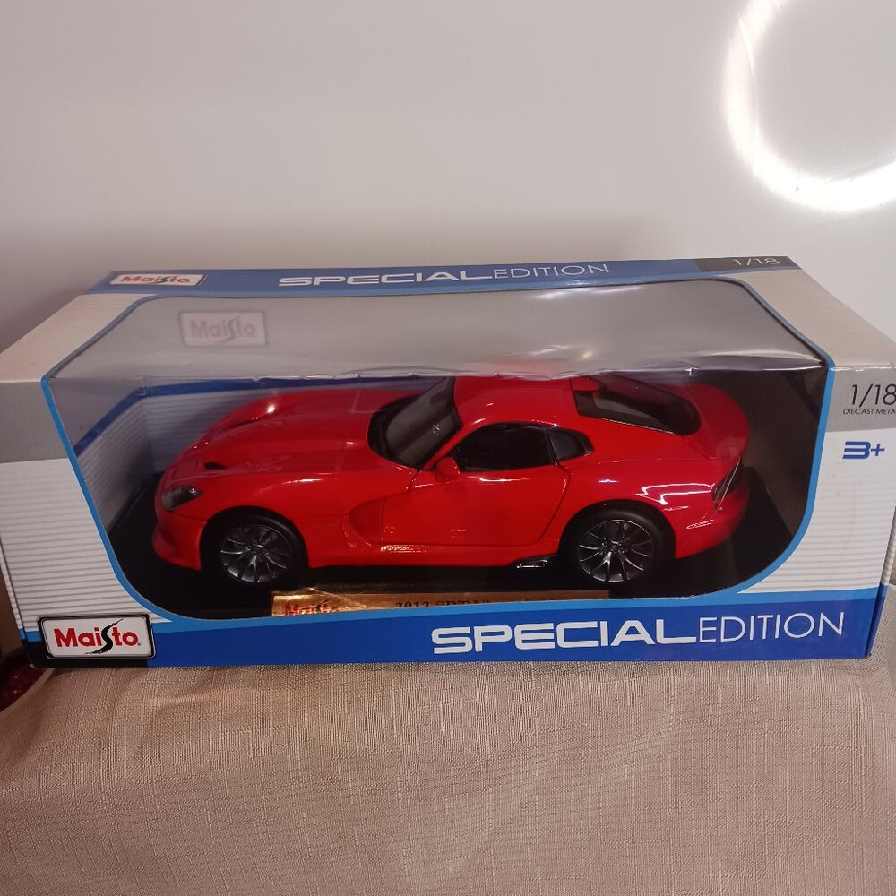 Maisto 2013 SRT Viper GTS Diecast Car